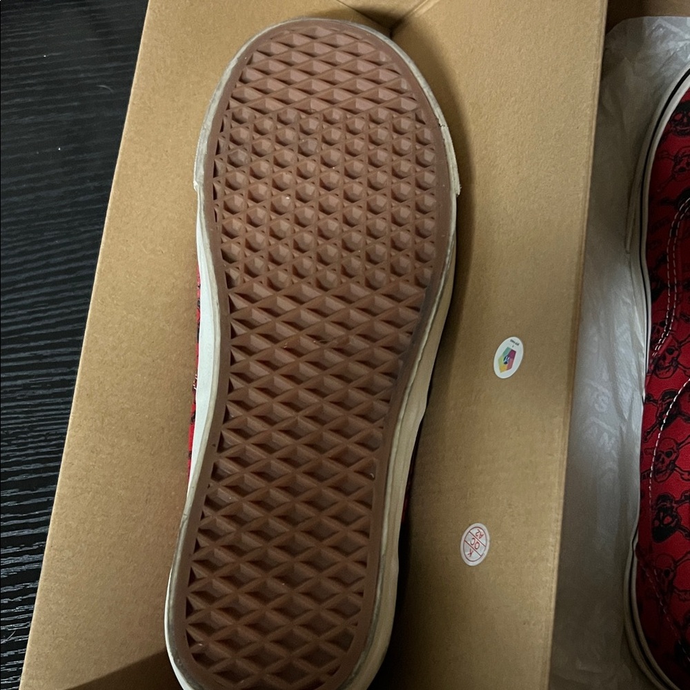 Vans Red Skull Pattern Shoes - Picture 6 of 8